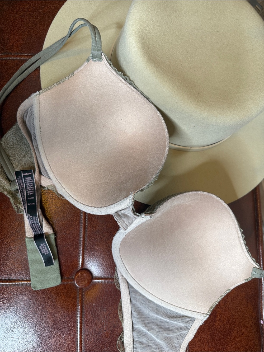 Victoria's Secret Nude Bra with Olive Lace Overlay - Picture 5 of 7